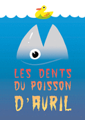 Sous l'eau, un poisson fait des vagues